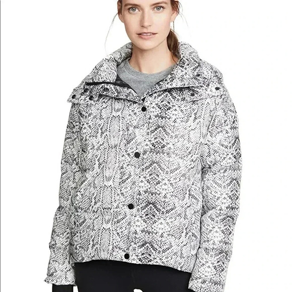 Varley Highland Puffer in Snakeskin - Picture 7 of 16